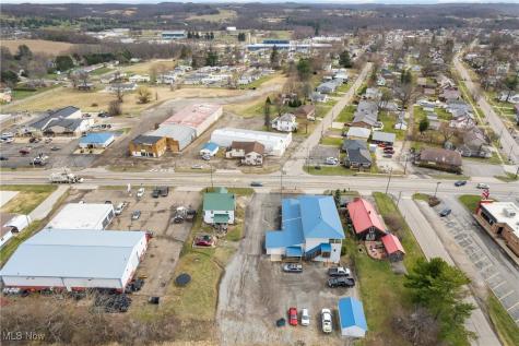 559 Canton Road NW Carrollton OH 44615