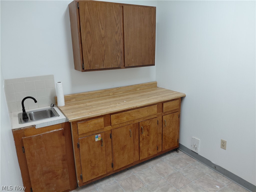 211 N Main Street Hubbard OH 44425
