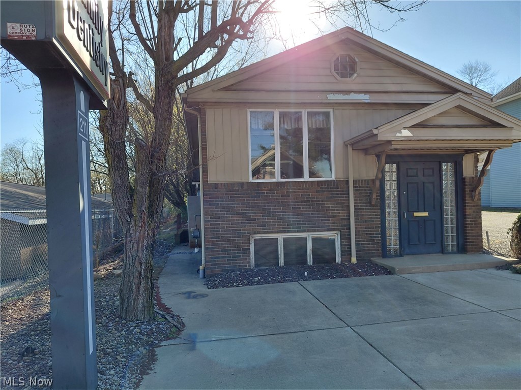211 N Main Street Hubbard OH 44425