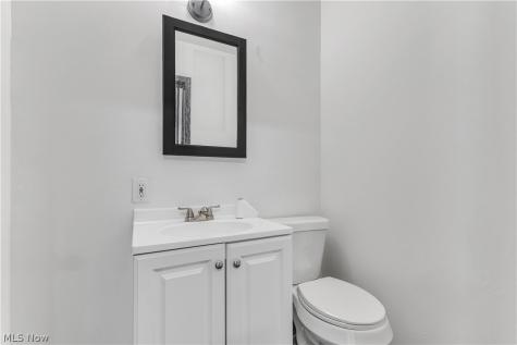 913 Lake Avenue Elyria OH 44035