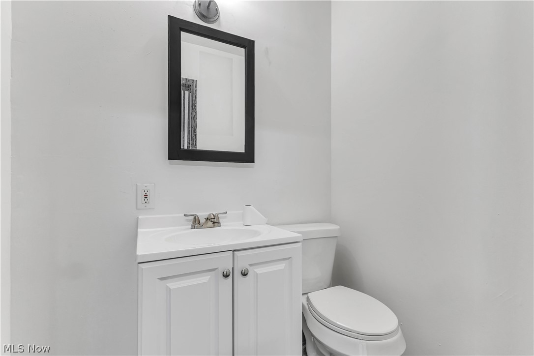 913 Lake Avenue Elyria OH 44035