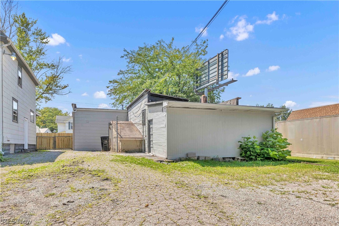 913 Lake Avenue Elyria OH 44035
