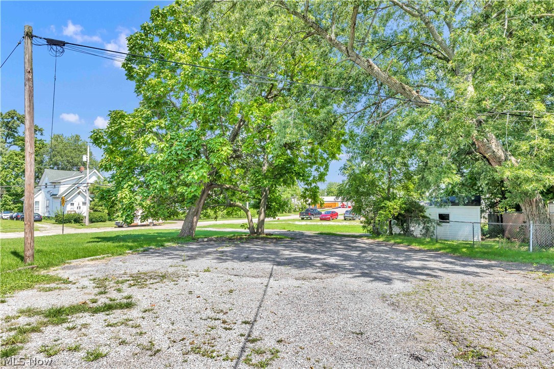 913 Lake Avenue Elyria OH 44035