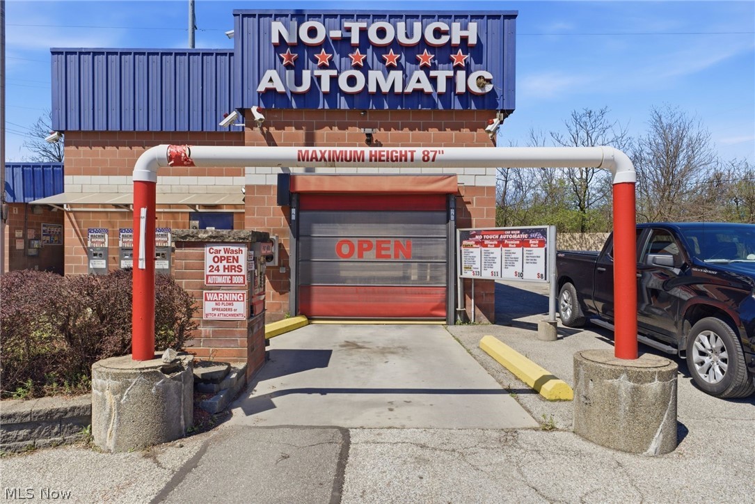 8219 Broadway Avenue Cleveland OH 44105