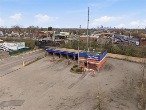 8219 Broadway Avenue Cleveland OH 44105