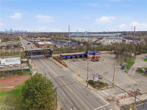 8219 Broadway Avenue Cleveland OH 44105