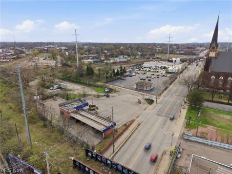 8219 Broadway Avenue Cleveland OH 44105