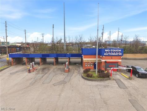 8219 Broadway Avenue Cleveland OH 44105