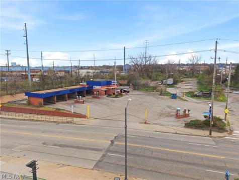 8219 Broadway Avenue Cleveland OH 44105