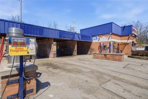 8219 Broadway Avenue Cleveland OH 44105