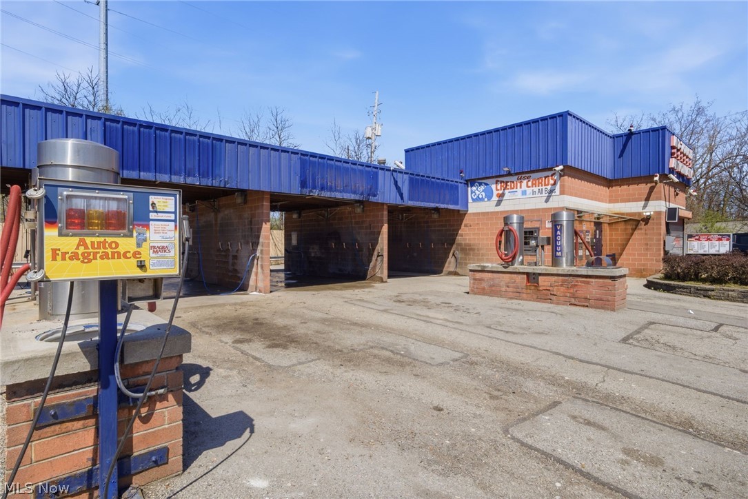 8219 Broadway Avenue Cleveland OH 44105