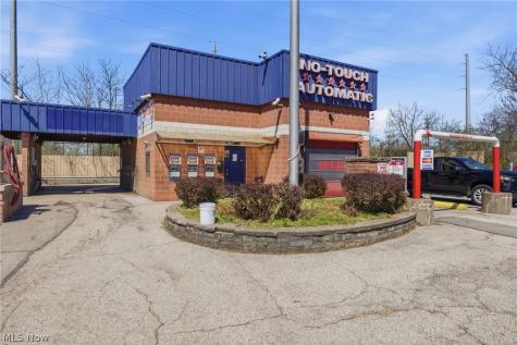 8219 Broadway Avenue Cleveland OH 44105