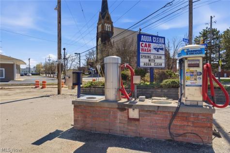 8219 Broadway Avenue Cleveland OH 44105