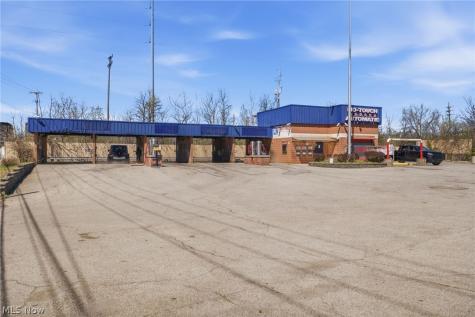 8219 Broadway Avenue Cleveland OH 44105