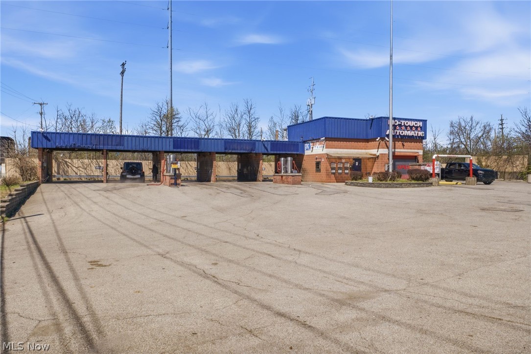 8219 Broadway Avenue Cleveland OH 44105