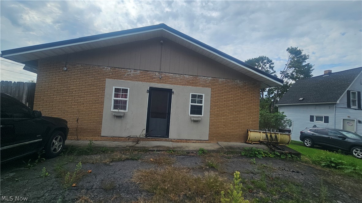 562 Brookfield Avenue Brookfield OH 44438