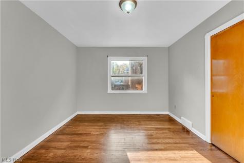 2649 Noble Road Cleveland Heights OH 44121