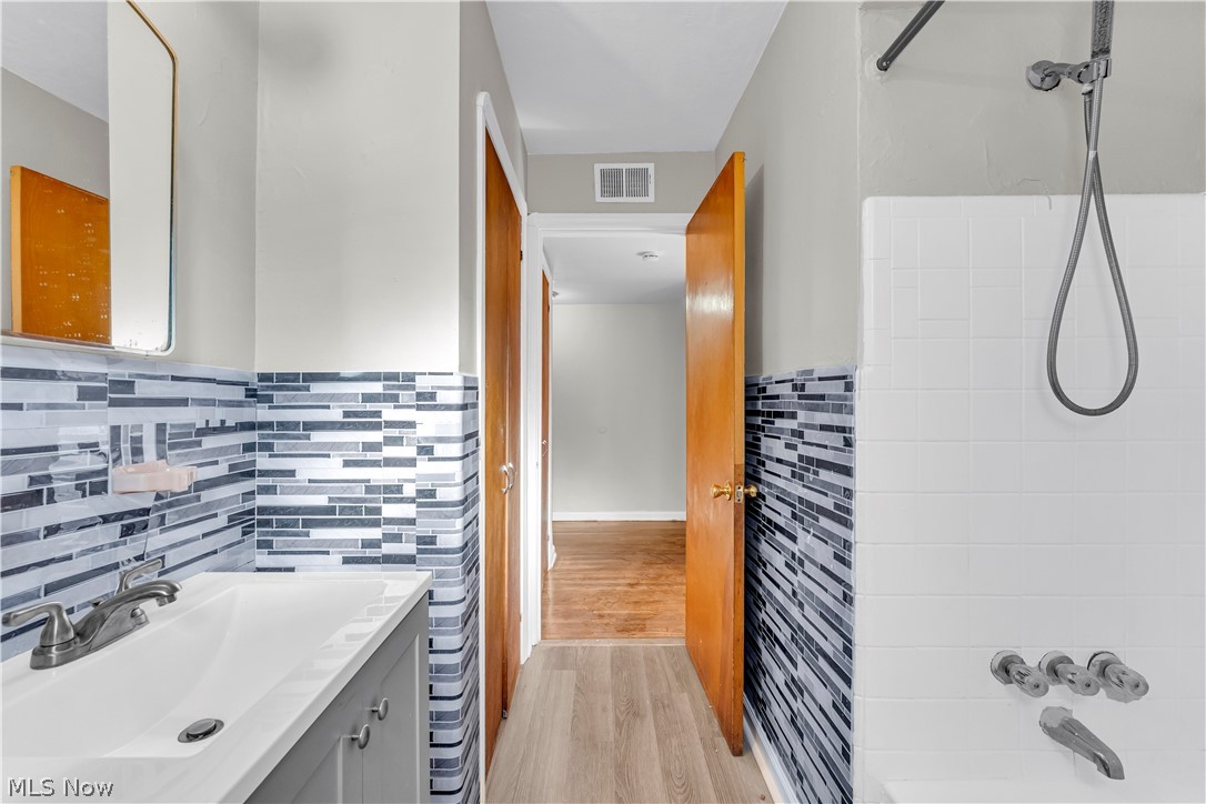 2649 Noble Road Cleveland Heights OH 44121