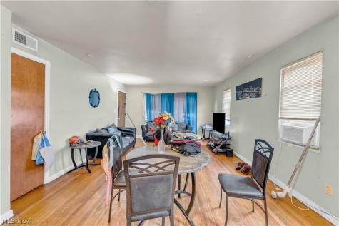 2649 Noble Road Cleveland Heights OH 44121
