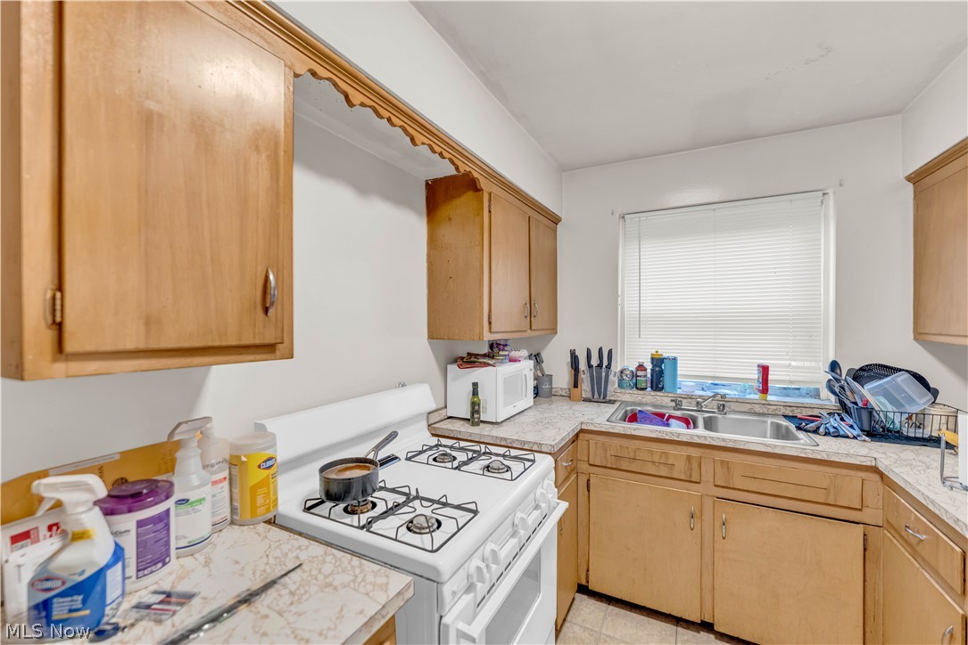 2649 Noble Road Cleveland Heights OH 44121