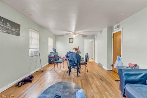 2649 Noble Road Cleveland Heights OH 44121