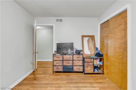 2649 Noble Road Cleveland Heights OH 44121