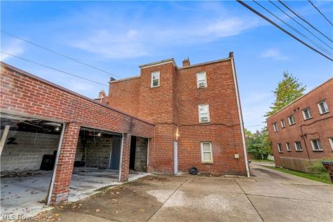 2649 Noble Road Cleveland Heights OH 44121