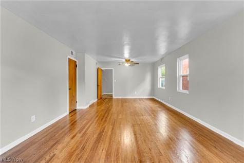 2649 Noble Road Cleveland Heights OH 44121