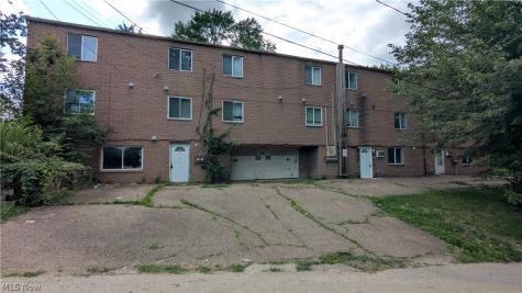 2597 Cory Avenue Akron OH 44314