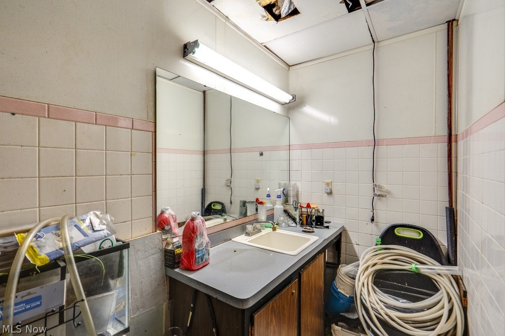 4873 Broadview Road Cleveland OH 44109