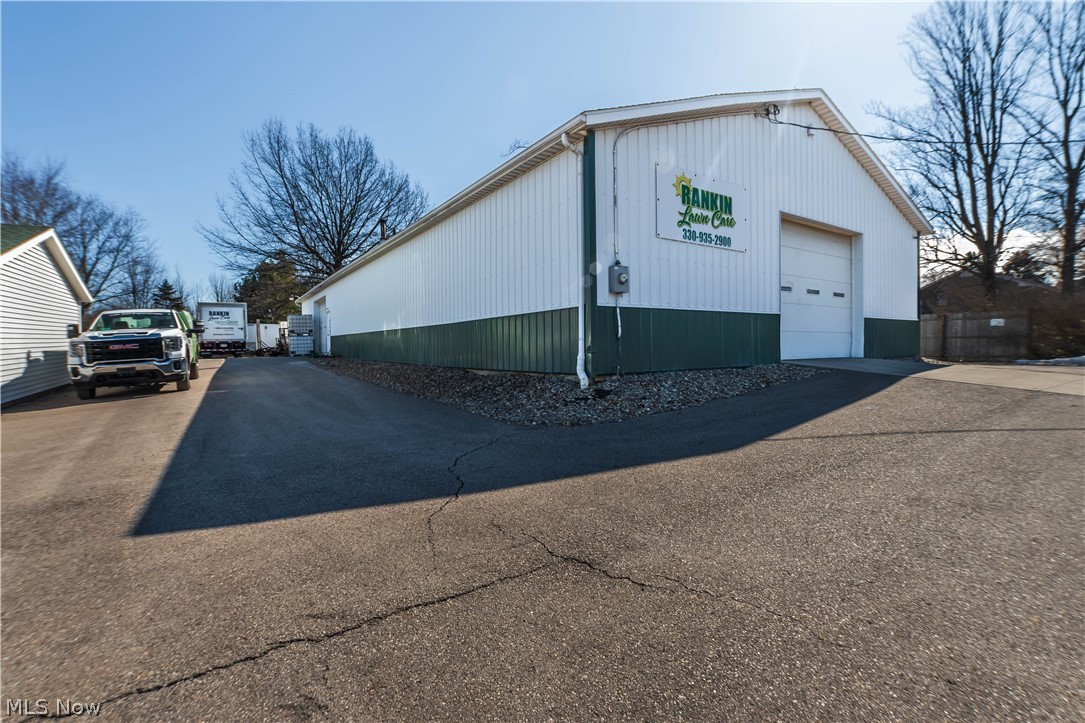 13390 Ravenna Avenue NE Hartville OH 44632