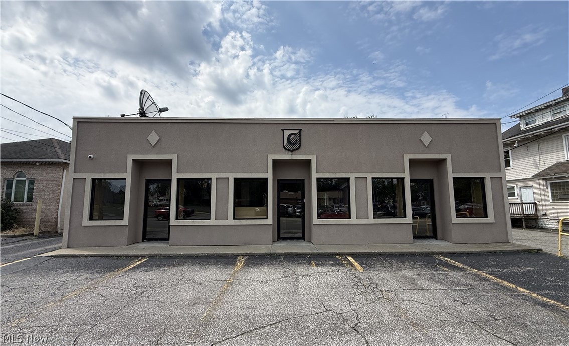 1024 E Market Street Warren OH 44483