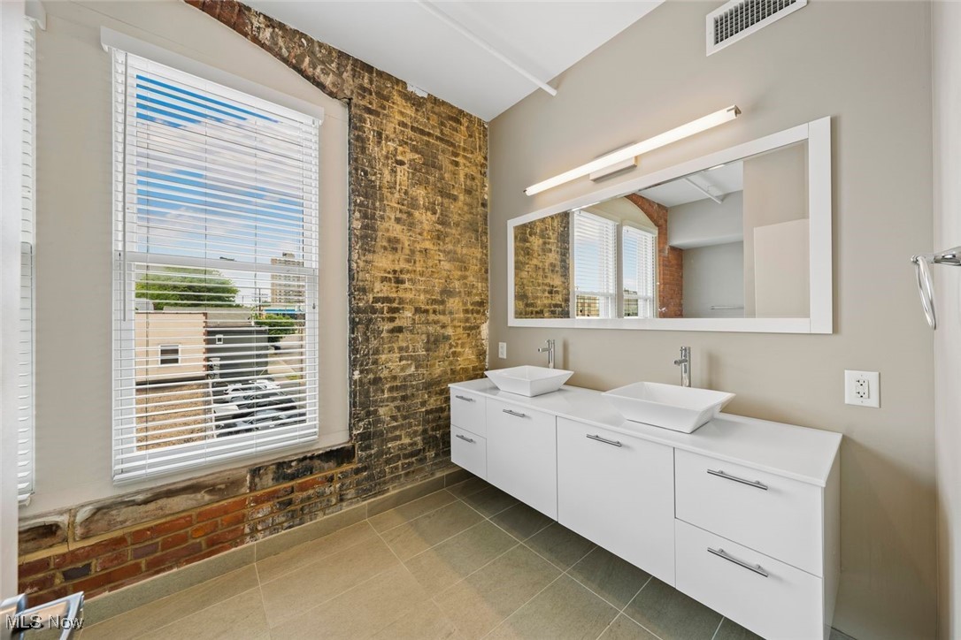 2220 Superior Viaduct Cleveland OH 44113