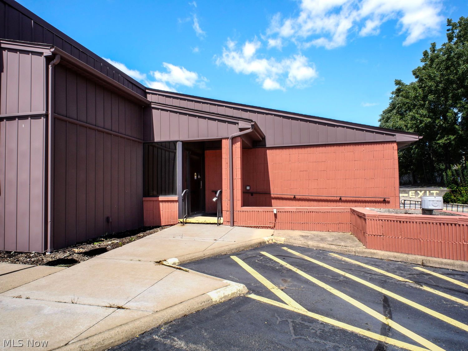 603 N State Street Girard OH 44420