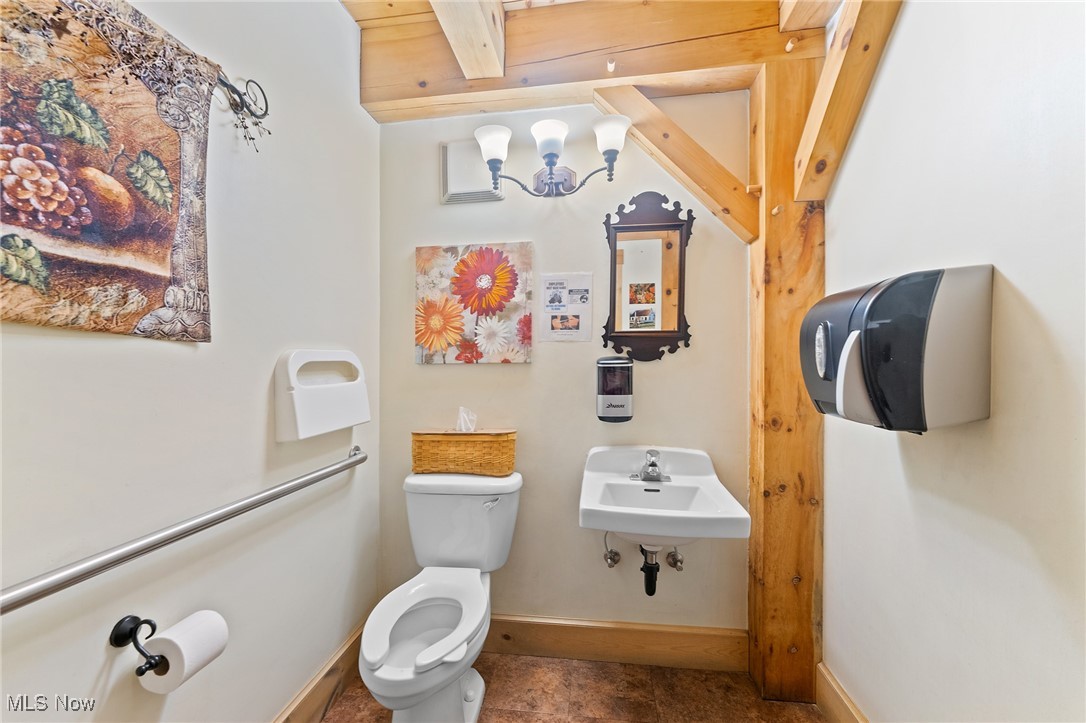 2576 Davis Peck Road Cortland OH 44410