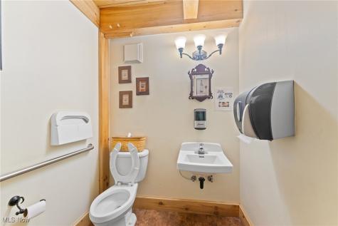 2576 Davis Peck Road Cortland OH 44410