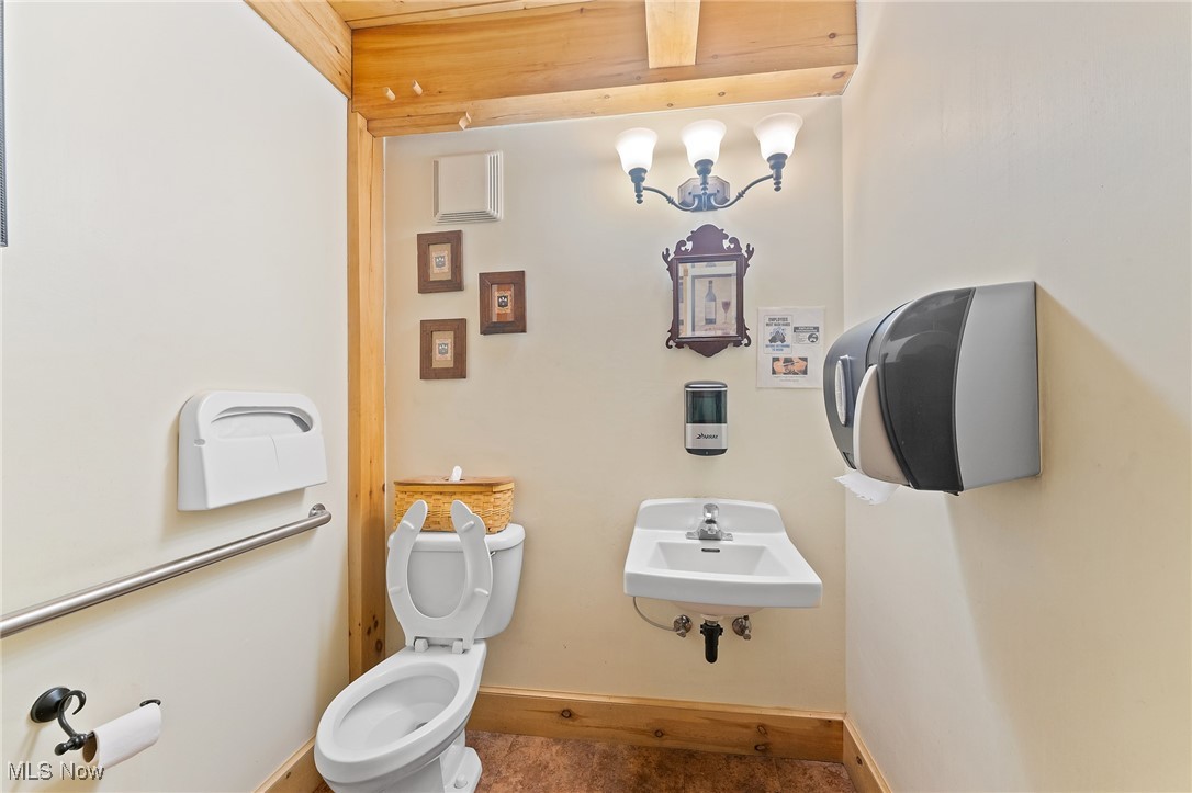 2576 Davis Peck Road Cortland OH 44410