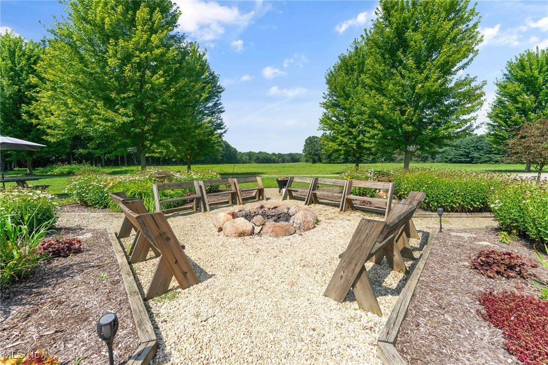 2576 Davis Peck Road Cortland OH 44410