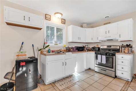 7511 Jeffries Avenue Garfield Heights OH 44105