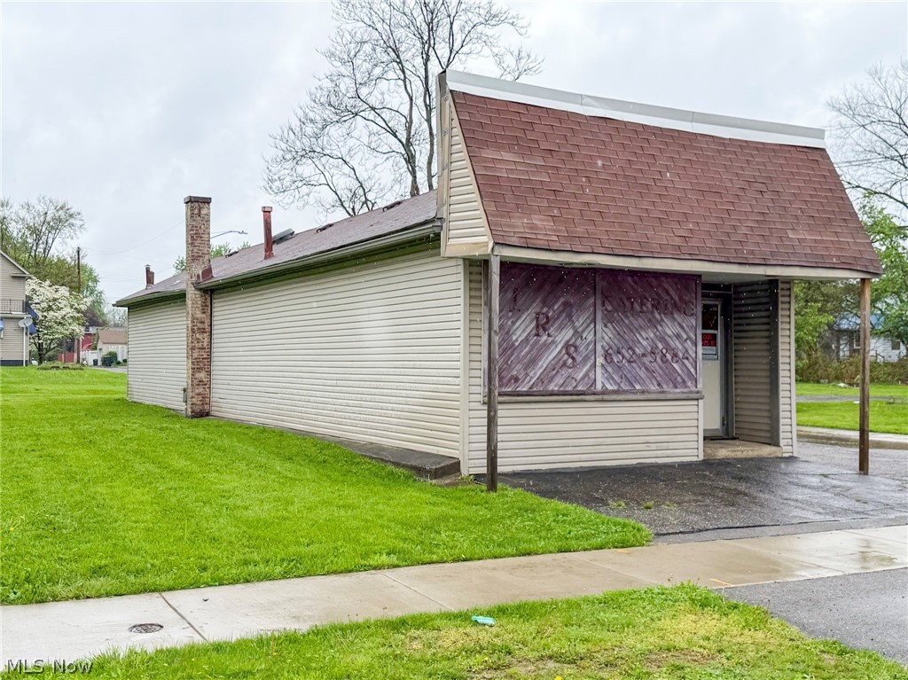 300 Maple Street Niles OH 44446