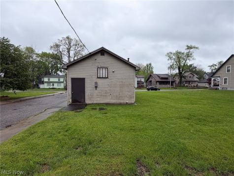 300 Maple Street Niles OH 44446
