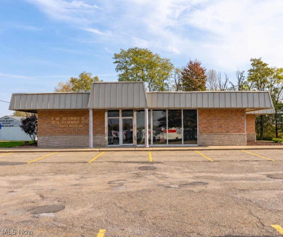 2662 Columbus Road NE Canton OH 44705