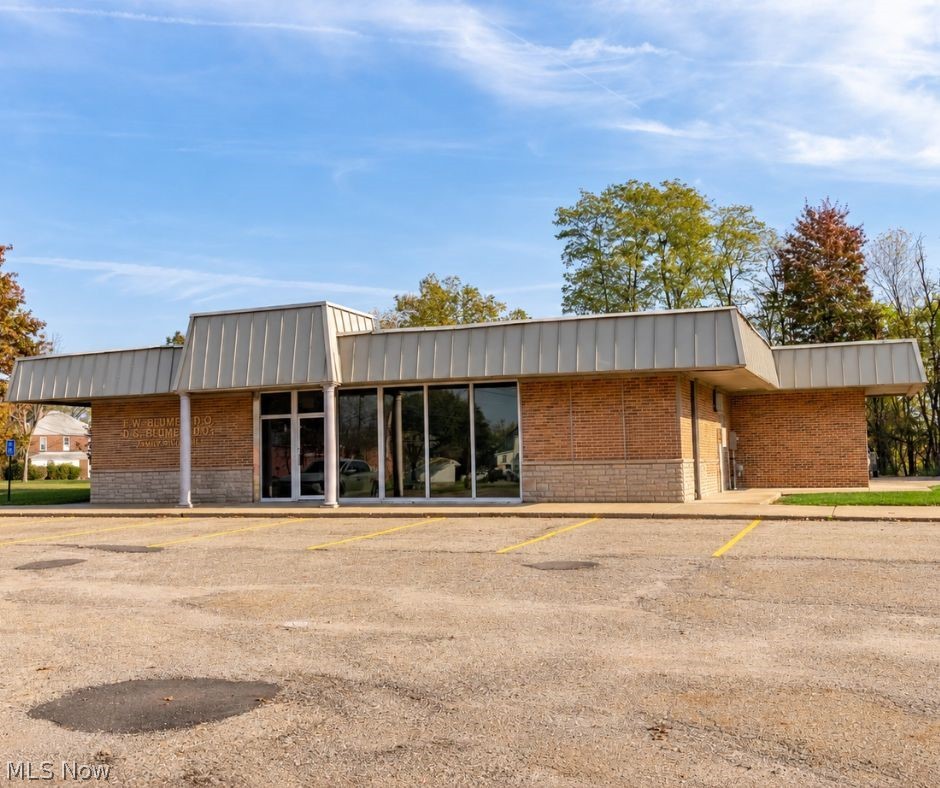 2662 Columbus Road NE Canton OH 44705