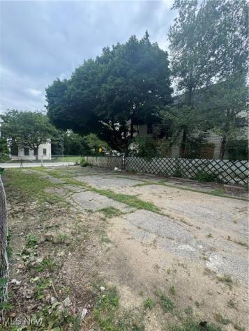 5337 Dolloff Road Cleveland OH 44127