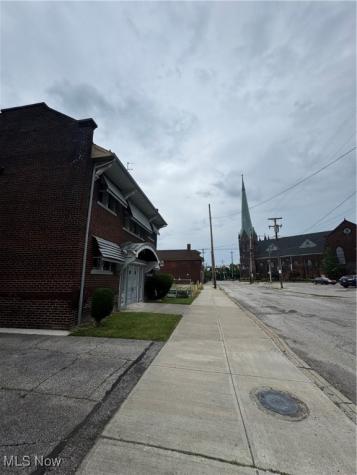 5337 Dolloff Road Cleveland OH 44127