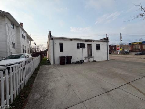 4491-4493 Pearl Road Cleveland OH 44109