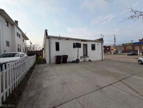 4491-4493 Pearl Road Cleveland OH 44109