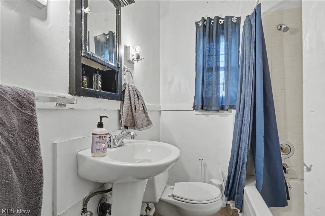 4387 Center Street Willoughby OH 44094