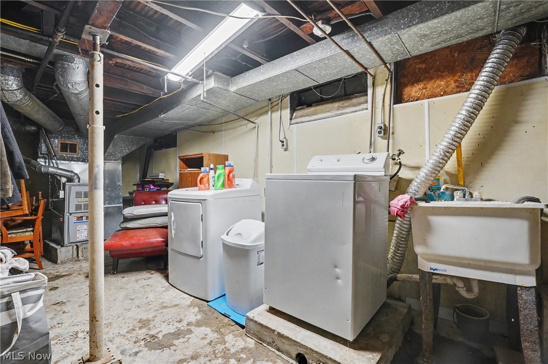 4387 Center Street Willoughby OH 44094