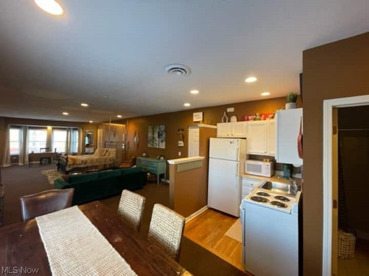 11609 Detroit Avenue Cleveland OH 44102